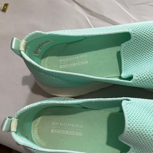 Sketchers Size 8M Mint Slip-Ons. In excellent used condition. Lightweight. GEN 5 - Picture 13 of 14